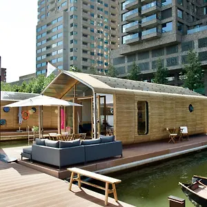 Wikkelboat Nr4 At Floating Rijnhaven Vakantiehuis Rotterdam
